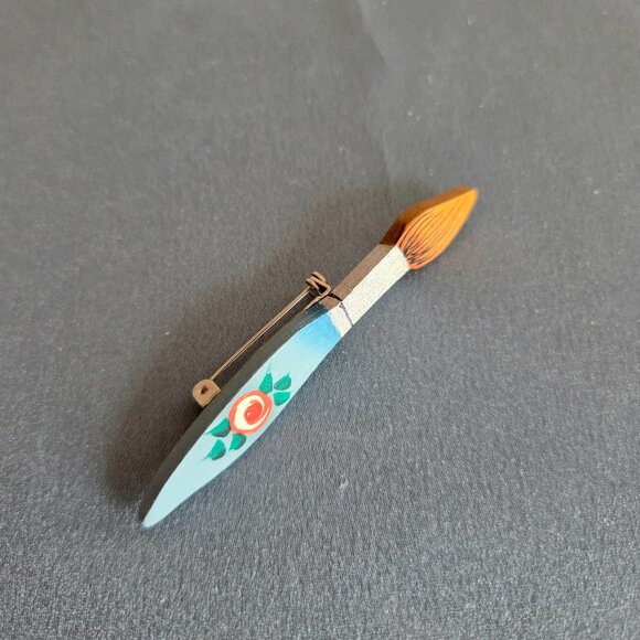 Vintage 1998 hand made wooden brooch in the shape of an artist's paintbrush. - Picture 3 of 5